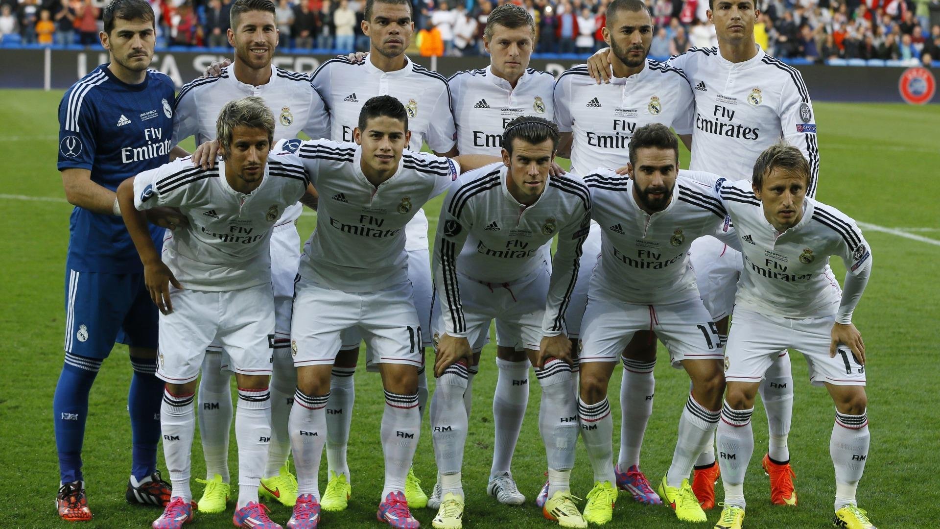 日本队在赛场上取得胜利，日本队获得什么金牌